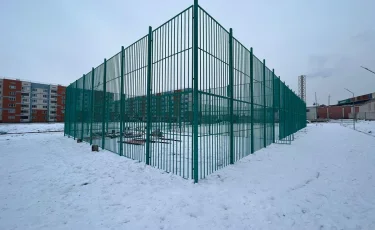 В Алатауском районе на месте пустыря построили футбольное поле и воркаут зону 