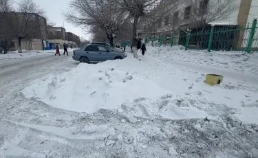 Замело, завьюжило: коммунальщики не успевают расчищать дороги от осадков