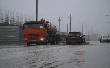 Атырауда қала көшелерін су басты