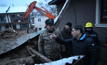 Ерболат Досаев прибыл на место схода оплывины