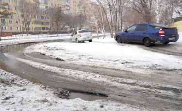 Как по минному полю: в Павлодаре автолюбители жалуются на разбитые дороги