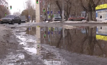 Растаяли со снегом: в Петропавловске водители жалуются на состояние дорог