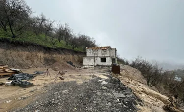 Незаконное строительство стало причиной схода грязевых масс в Алматы