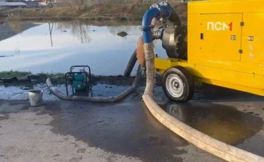 Паводки в Казахстане: продолжается откачка воды из подтопленных зон