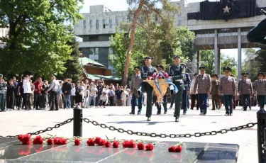 Алматыда әскери қызметшілер Қазақстанның бірінші қорғаныс министрін еске алды