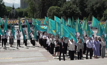 Рәміздер күні: алматылық жастар флешмоб өткізді