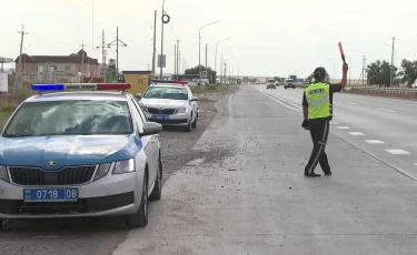 Жамбылдық полицейлер жүргізушілерді сергітудің тың тәсілін тапты