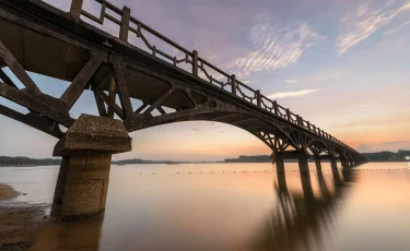 Қытайда көпір опырылып, 11 адам мерт болды