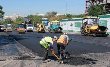 В Алматы продолжаются работы по среднему ремонту улиц 