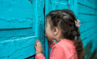 Алтайда әйел кішкентай қызын тірідей өртеп жіберген