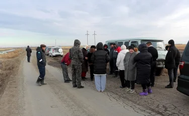 Қауіпті жол: Атырау облысындағы жол жөндеу жұмысы неге тоқтап тұр