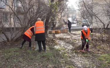 Коммунальные службы Бостандыкского района ежедневно убирают около 700 дворов