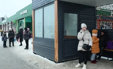 Холодно и грязно: в Петропавловске установили современные теплые остановки