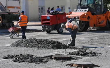Биыл Әуезов ауданында 13 көшедегі жолдар жөнделеді